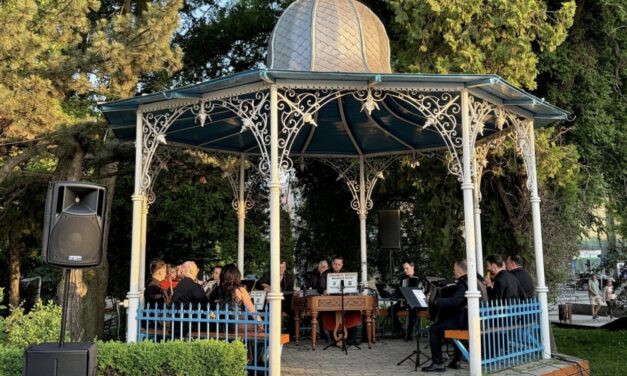 O nouă seară café-concert, în seara aceasta, la foişorul de pe Faleza „Ivan Patzaichin” din municipiu