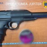 Armă neletală ilegală şi muniţie, descoperite după o percheziţie în Tulcea
