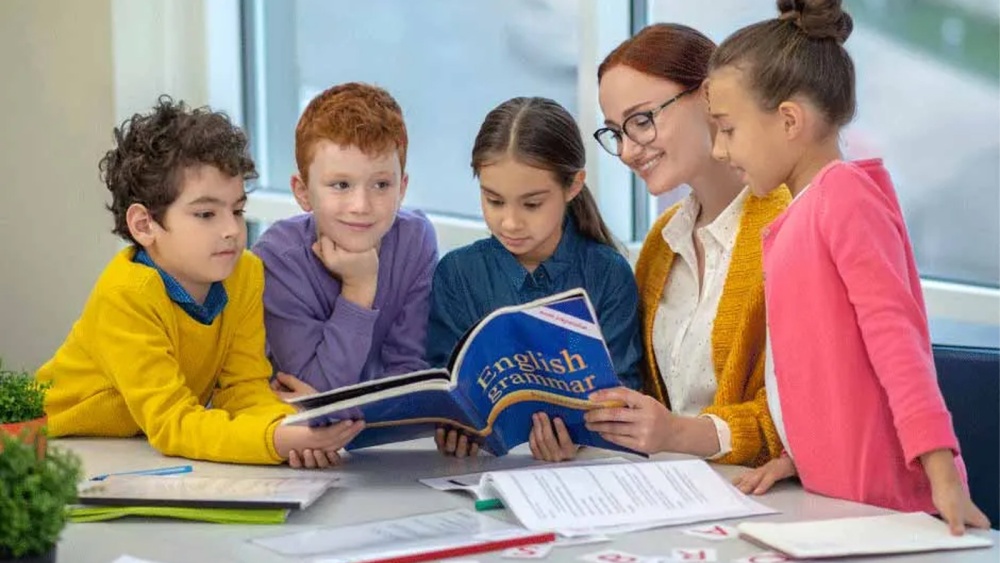 Copiii din Baia, invitaţi să se înscrie la cursurile şi examenele Cambridge
