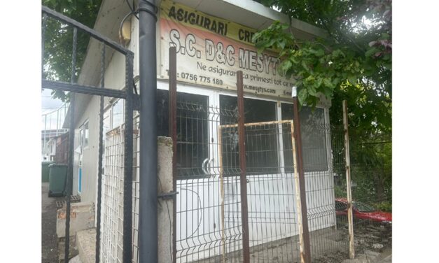 Cum scăpăm de chioşcul abandonat la „Elena Doamna”? Consilierul local PSD Gabriel-Dorin Ţiu: „Încep să intre hoţi în curtea şcolii”