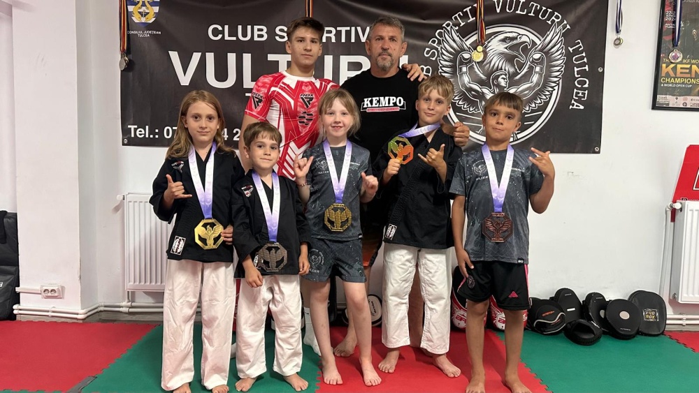 Luptătorii de la Vulturu Tulcea, şapte medalii la competiţia Belt League Tomis Open 2026
