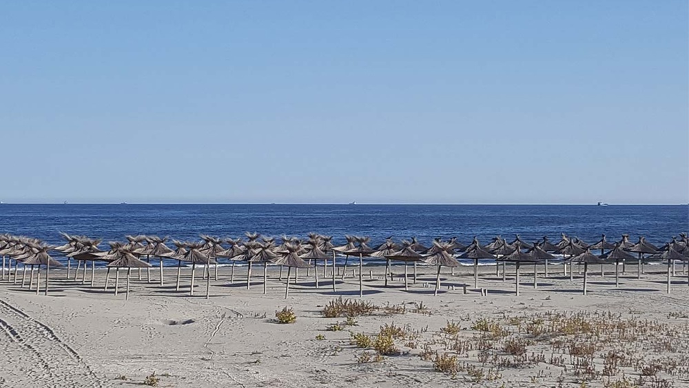 Peste 200 de persoane evacuate preventiv de pe plajele din Sulina, Sfântu Gheorghe şi Gura Portiţei