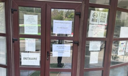 „Revoltă pentru demnitate!”: Nici angajaţii Finanţelor din Tulcea nu au lucrat joi, la fel ca în toată ţara