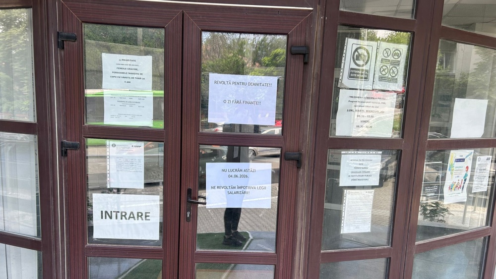 „Revoltă pentru demnitate!”: Nici angajaţii Finanţelor din Tulcea nu au lucrat joi, la fel ca în toată ţara