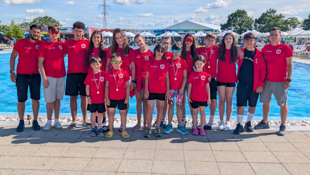 Triatloniştii de la Aqua Vita Delta Tulcea, aur şi bronz la Campionatul Naţional de Triatlon în Bazin Supersprint