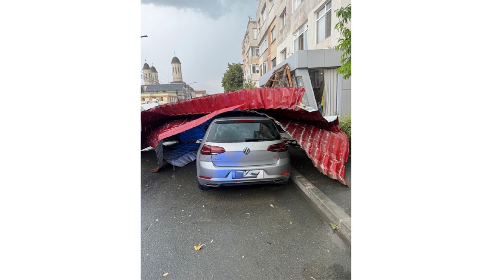 Acoperişurile de pe blocuri, la control. Primăria Tulcea a notificat asociaţiile de proprietari să le verifice legalitatea