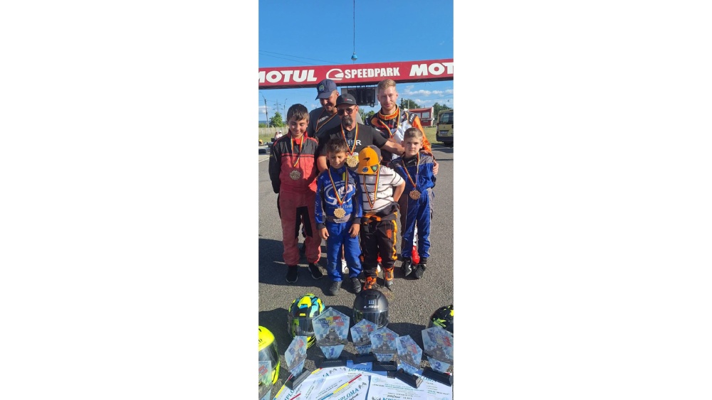 Aur, argint şi bronz pentru Clubul Karting Măcin la etapa a III-a a Concursului Naţional Şcolar „Micul Pilot”