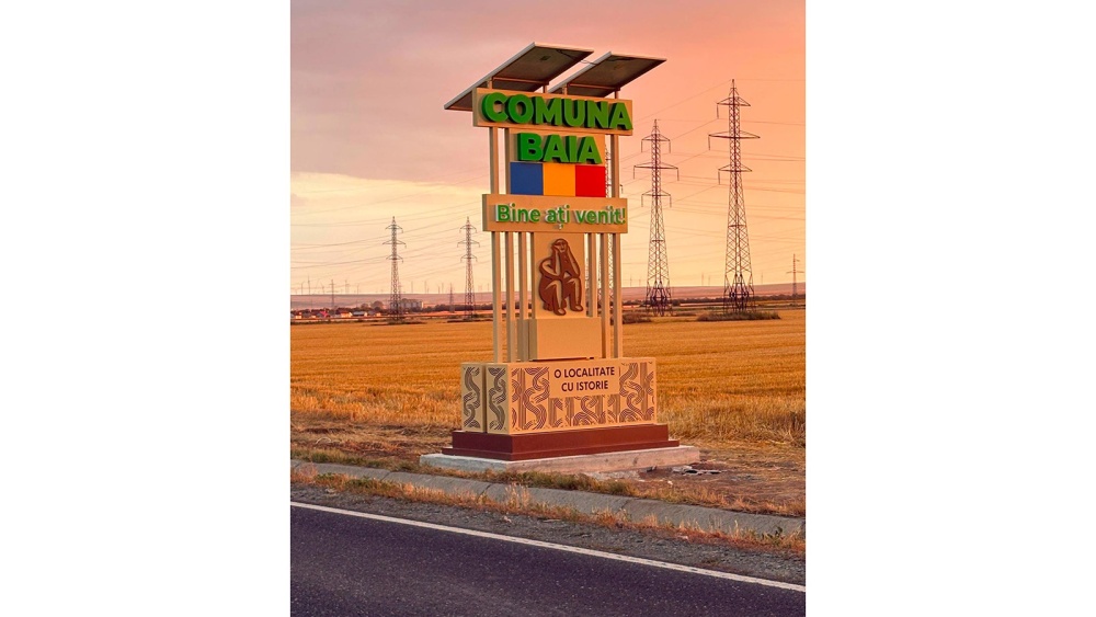 Baia îşi schimbă imaginea: noi totemuri la intrarea în localitate