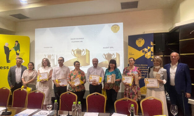 Contabilii din Tulcea şi-au sărbătorit ziua: CECCAR a premiat cei mai buni profesionişti. Ziarul „Delta” a primit Premiul pentru dialog în comunitate