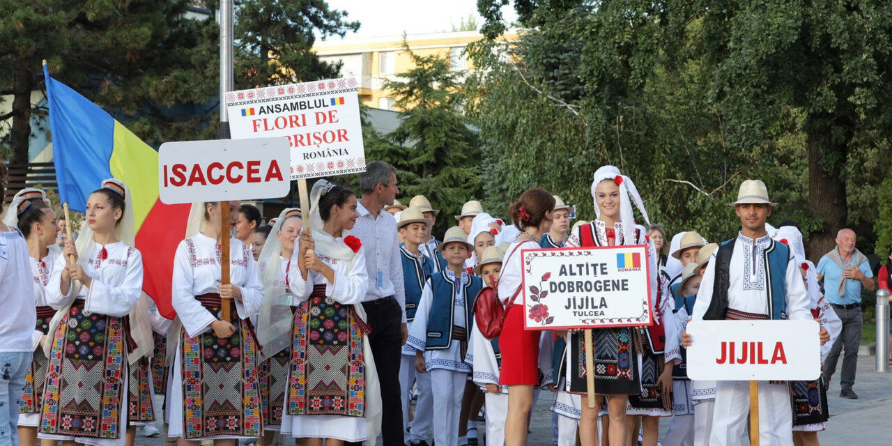 Tulcea devine capitala folclorului internaţional: Festivalul „Peştişorul de Aur” aduce tradiţia în inima oraşului