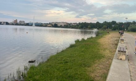 Fără scăldat şi plimbat cu barca pe Lacul Ciuperca în weekend. Salvamarul este în concediu