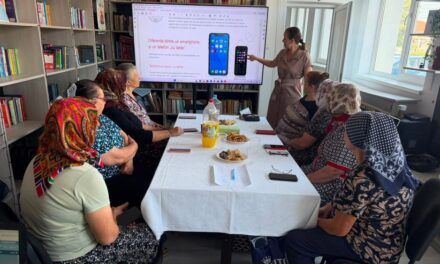 Seniorii din Sarichioi au început atelierele Hi Digital