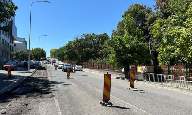 Asfaltare cu probleme pe strada Babadag. Primarul Ştefan Ilie: „Conducta de apă este foarte veche, de la începutul secolului trecut, din fontă, şi o înlocuim”