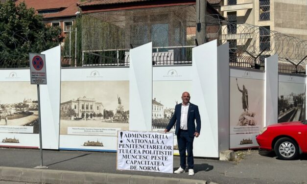 Protest inedit în faţa Penitenciarului Tulcea. Un fost deţinut luptă pentru gardienii săi