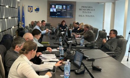 Sala de şedinţe „Tulcea” poate fi închiriată. Primăria Municipiului propune un tarif de 200 de lei pe oră