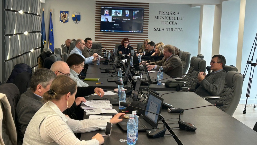 Sala de şedinţe „Tulcea” poate fi închiriată. Primăria Municipiului propune un tarif de 200 de lei pe oră