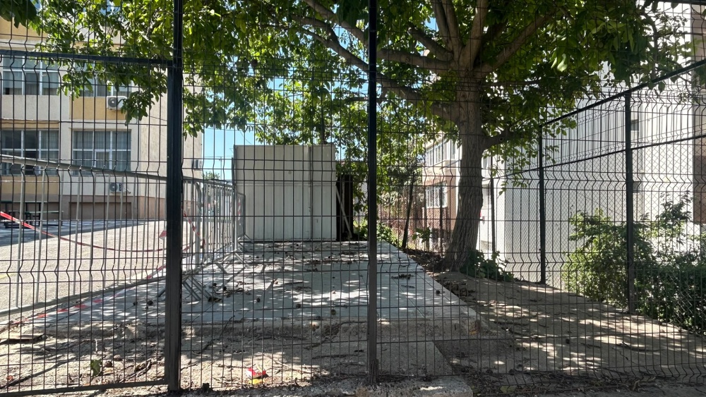 Şcoala Gimnazială „Elena Doamna” din municipiu a scăpat de chioşcul din curte