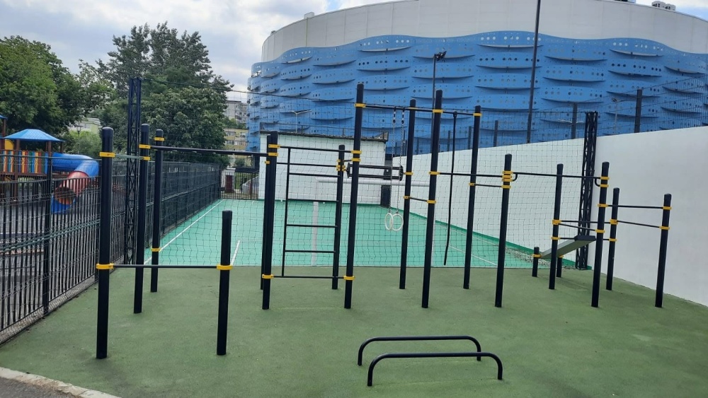 Sport şi recreere la Tulcea: Nou spaţiu pentru calisthenics şi mini-teren de fotbal în zona Gării