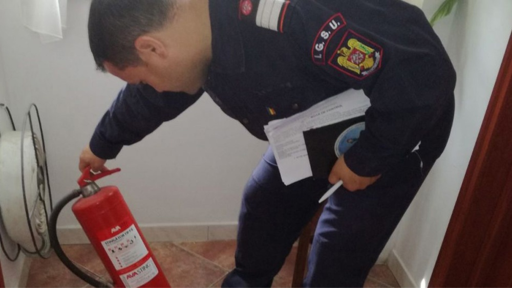 Controale în şcolile tulcene: 15 unităţi de învăţământ funcţionează fără autorizaţie de securitate la incendiu