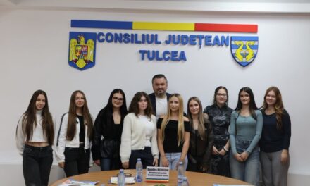 Elevi tulceni, premiaţi la cea de-a VII-a ediţie a concursului „Tulcea – Suzhou, Drumul Prieteniei”. Bianca Maria Iacob, câştigătoarea Marelui Premiu