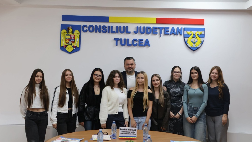 Elevi tulceni, premiaţi la cea de-a VII-a ediţie a concursului „Tulcea – Suzhou, Drumul Prieteniei”. Bianca Maria Iacob, câştigătoarea Marelui Premiu