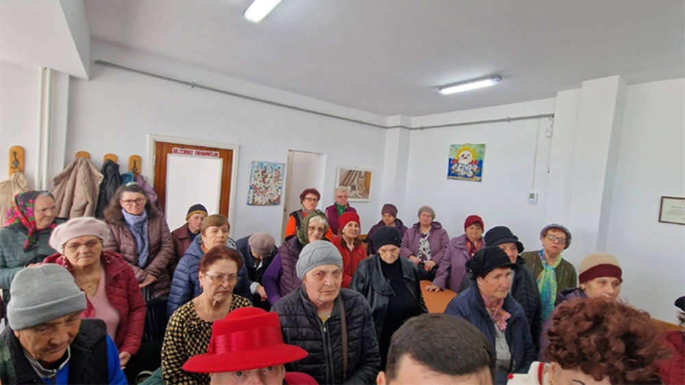 Prea înghesuiţi în actualul club: Pensionarii tulceni cer un nou spaţiu de recreere