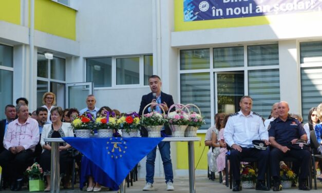 Primarul Ştefan Ilie nu dezvăluie unde va participa la deschiderea noului an şcolar: „Nu vreau să fie o atmosferă „pregătită” că vine primarul”