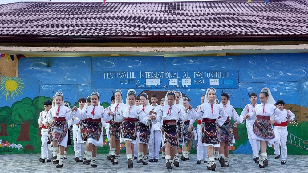 Artişti din ţară şi de peste hotare vin la Festivalul Internaţional Multietnic al Păstoritului, de la Sarighiol de Deal