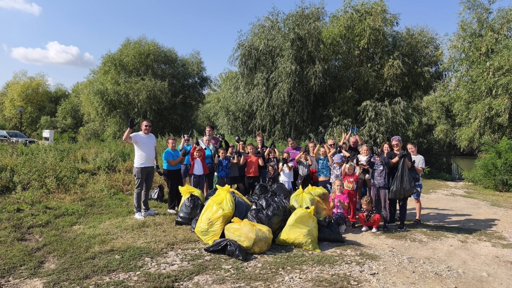 Chilia Veche s-a mobilizat de Ziua Curăţeniei Naţionale. Primarul Timur Ceauş: „Prin efort comun putem avea grijă de locul în care trăim”