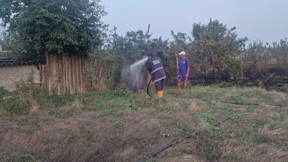 Incendiu de vegetaţie la Jurilovca: Flăcările s-au extins pe 1.500 de metri pătraţi. Apelul primarului Eugen Ion după intervenţia de urgenţă