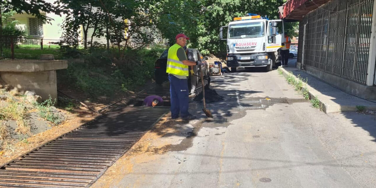 Încep lucrările de întreţinere a canalului pluvial de pe Strada Gării. Aquaserv anunţă intervenţii timp de 2-3 zile