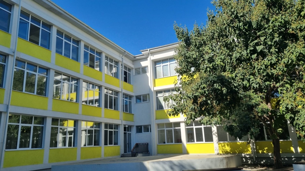 Proiectul de investiţii pentru reabilitarea Liceului Teoretic „Grigore Moisil” şi a internatului, închis oficial