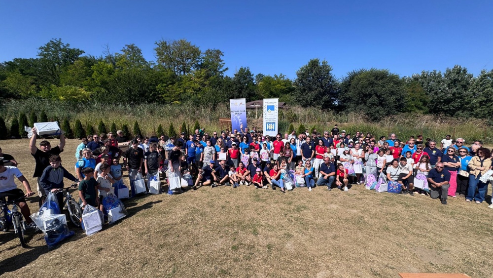 Speranţă pentru viitor: Cluburile Rotary aduc bucurie şi sprijin digital pentru 100 de copii din Nufăru