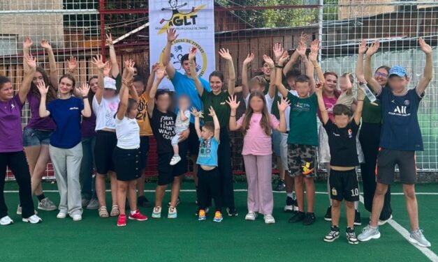 Weekend plin de culoare la Tulcea: Caravana „Joc şi Poveste” aduce dansuri, ateliere şi o mare Zi de Joacă în Orăşelul Copiilor   