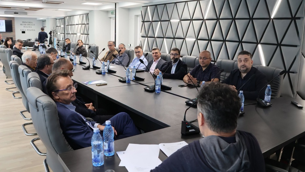 Capcana Inteligenţei Artificiale: Cum a ajuns un tulcean nevinovat „turnător la Securitate” în ochii ChatGPT