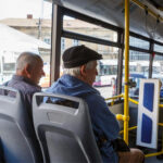 Pensionarii din Tulcea circulă gratuit cu transportul public până pe 7 octombrie